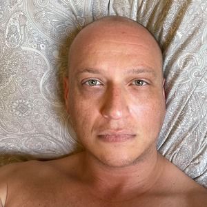 Meet your Posher, Avery